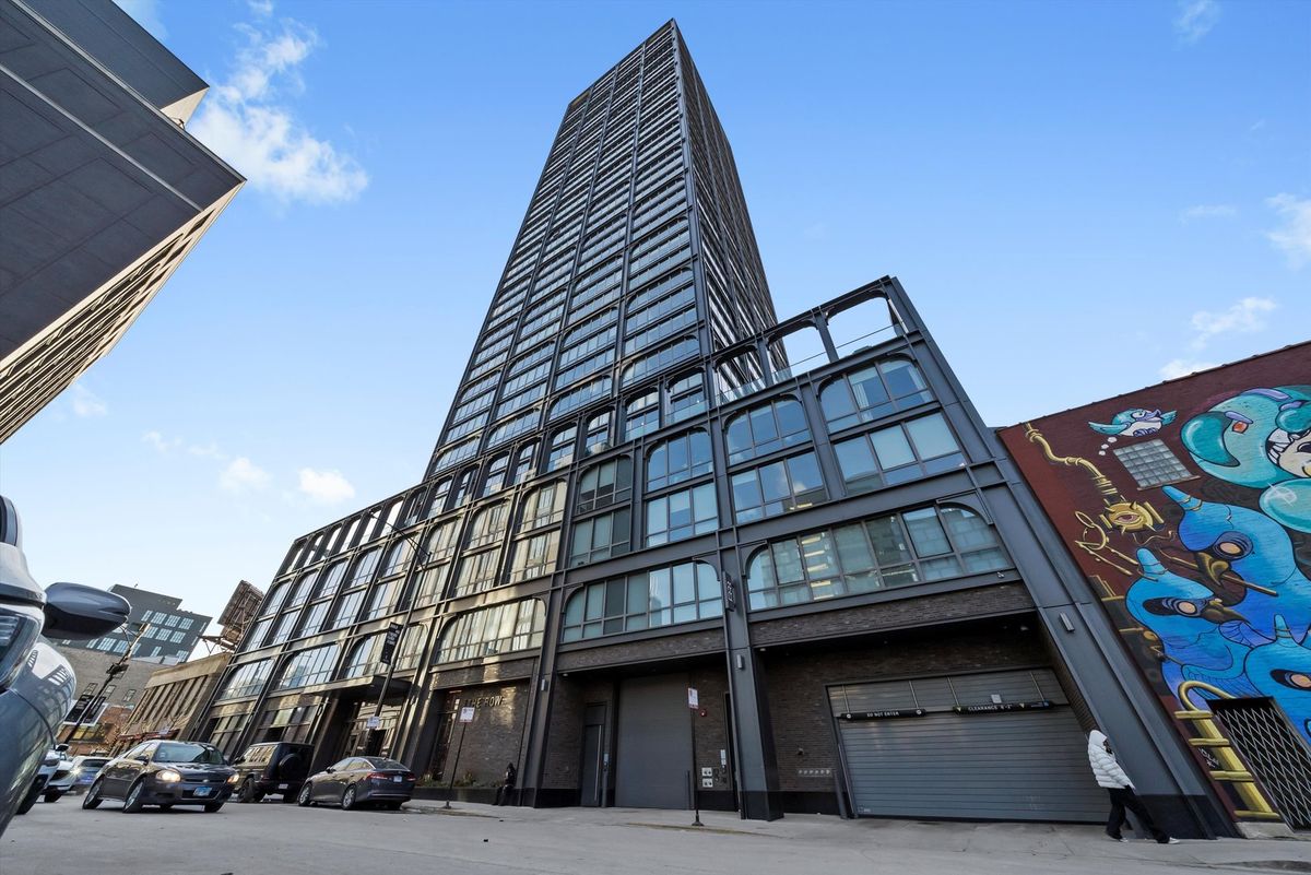 164 Peoria Street, Chicago, IL 60607