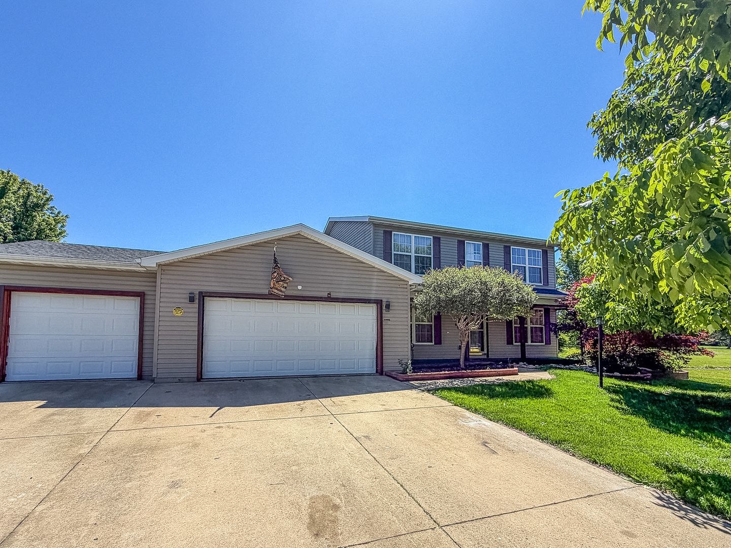702 Balsam Drive — St. Joseph, IL 61873
