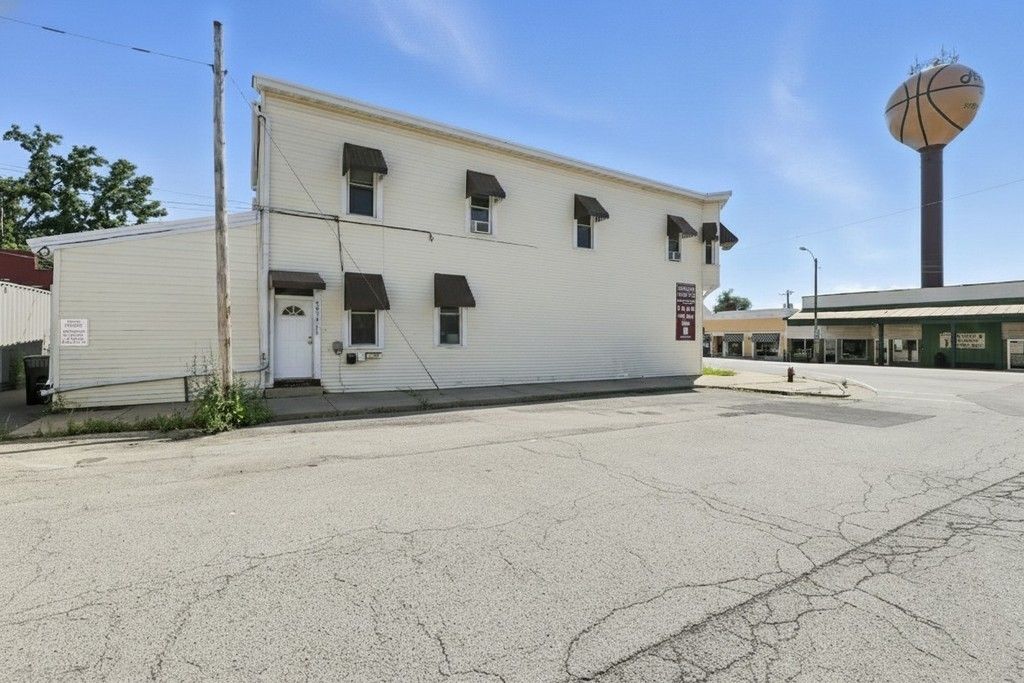 9936 Main Street, Hebron, IL 60034