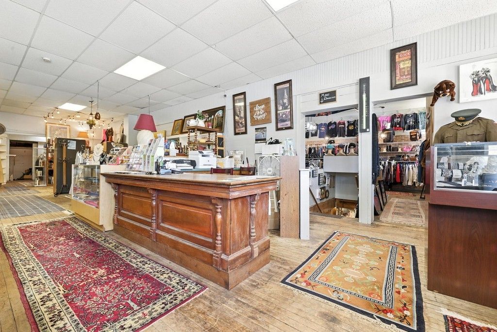 9936 Main Street, Hebron, IL 60034