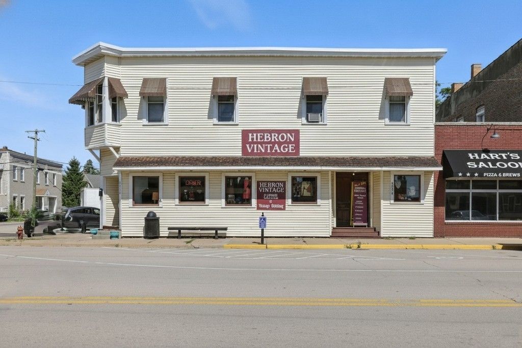 9936 Main Street, Hebron, IL 60034