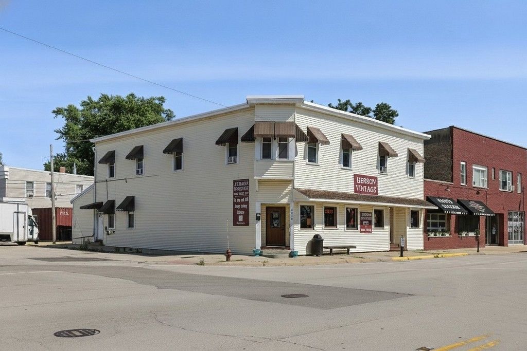 9936 Main Street — Hebron, IL 60034