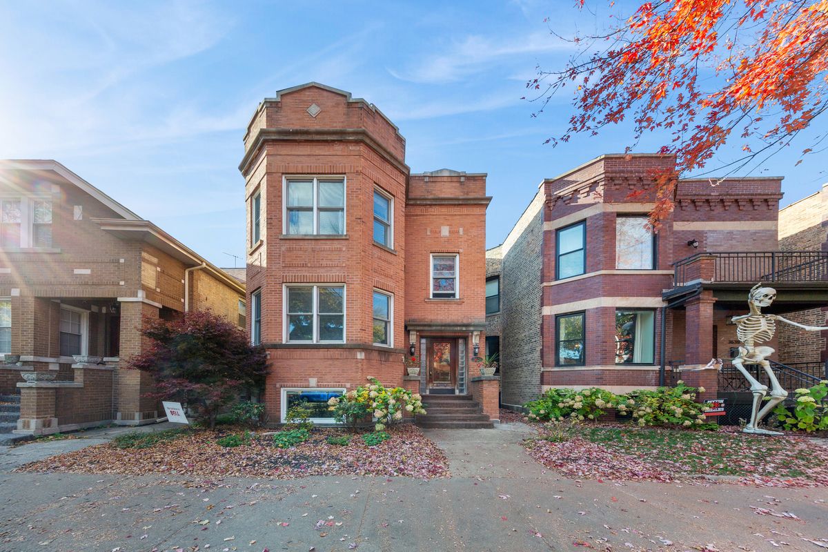 3636 Claremont Avenue, Chicago, IL 60618