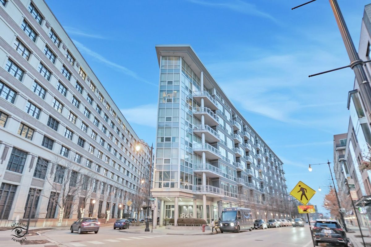 845 Kingsbury Street, Chicago, IL 60610
