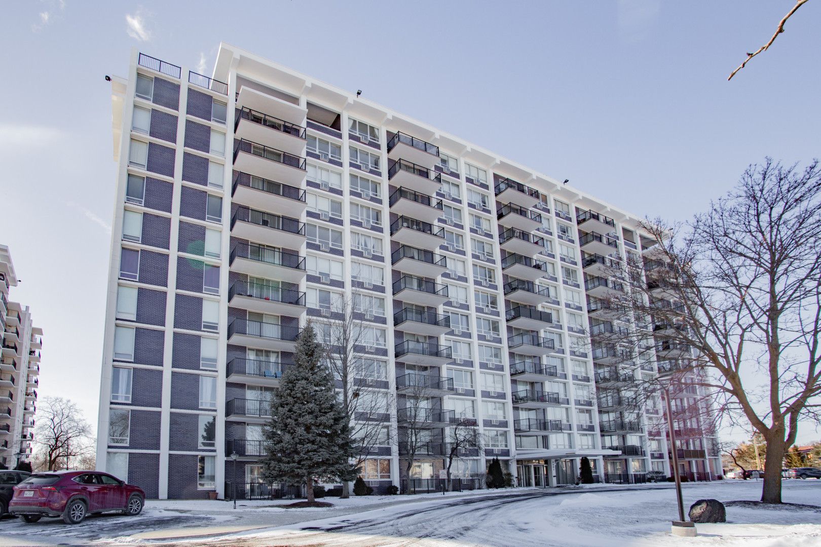 8801 W Golf Road #6B — Niles, IL 60714