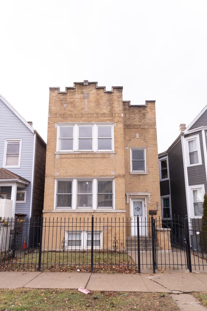 2016 N Kilbourn Avenue #2 — Chicago, IL 60639