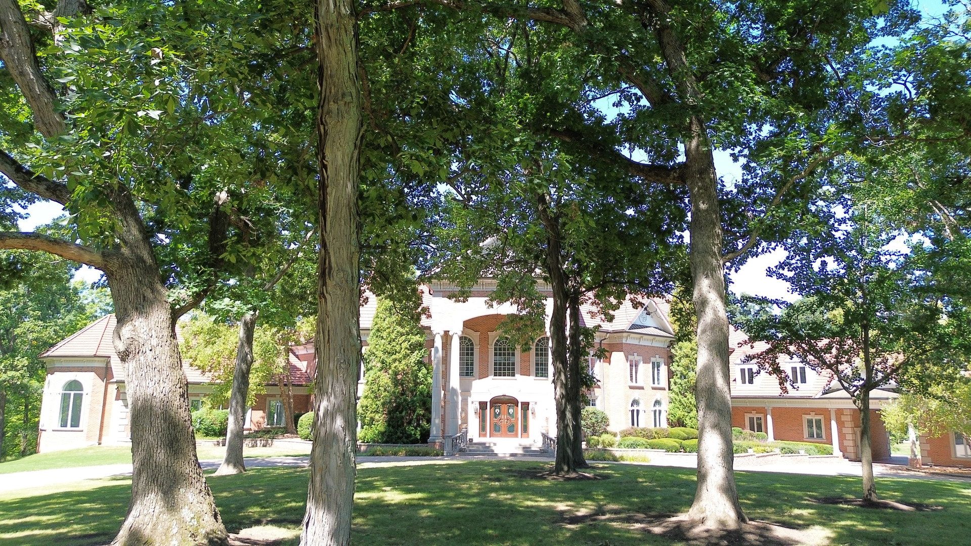 94 Hawthorne Road — Barrington Hills, IL 60010