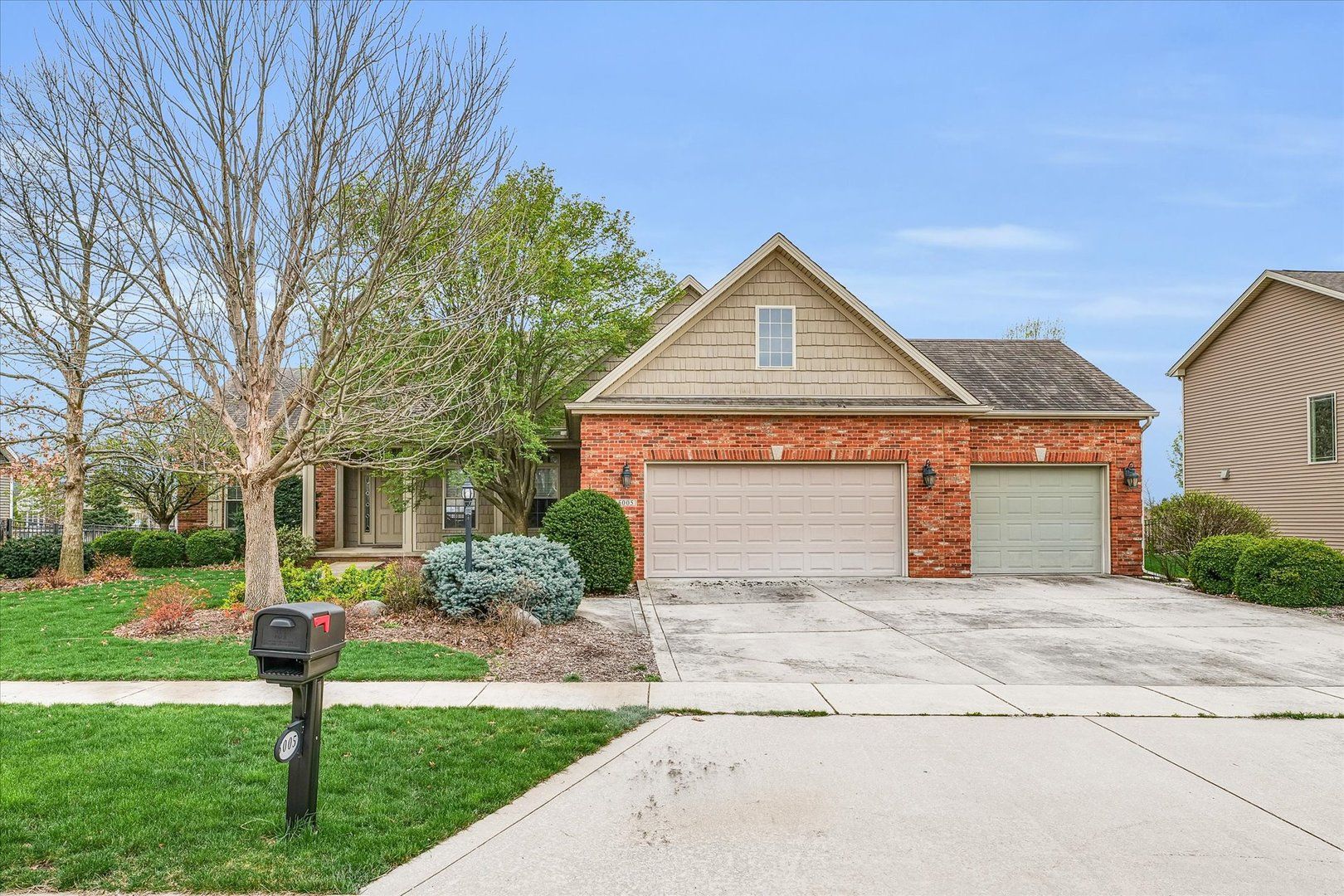 5005 Stonebridge Drive — Champaign, IL 61822