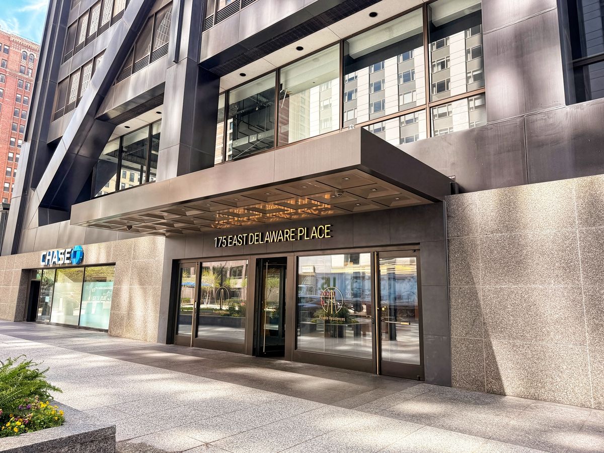 175 Delaware Place, Chicago, IL 60611