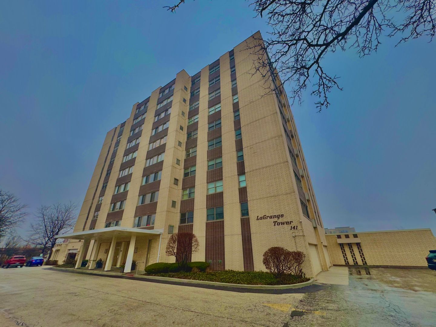 141 N La Grange Road #504 — La Grange, IL 60525