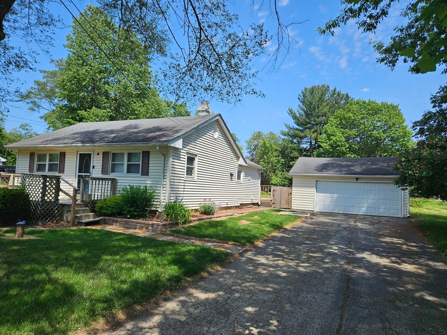 10N827 Hawthorne Street — Elgin, IL 60123
