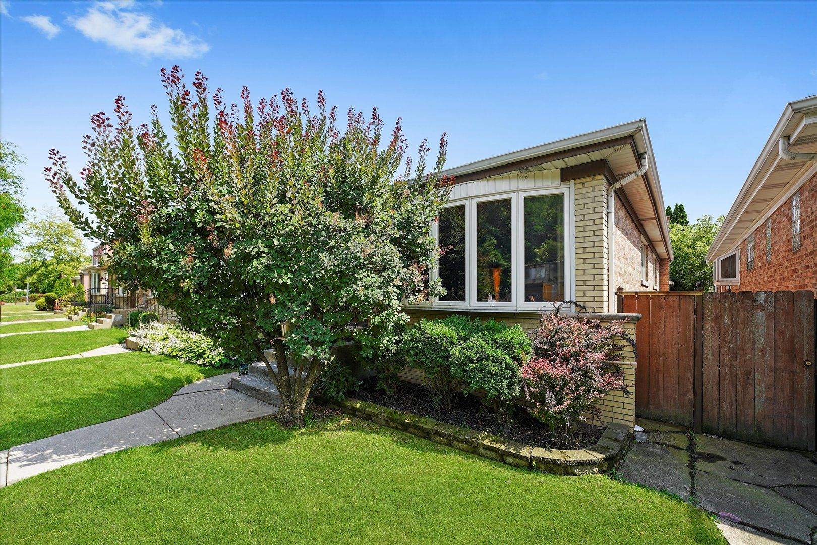 4551 W Foster Avenue — Chicago, IL 60630