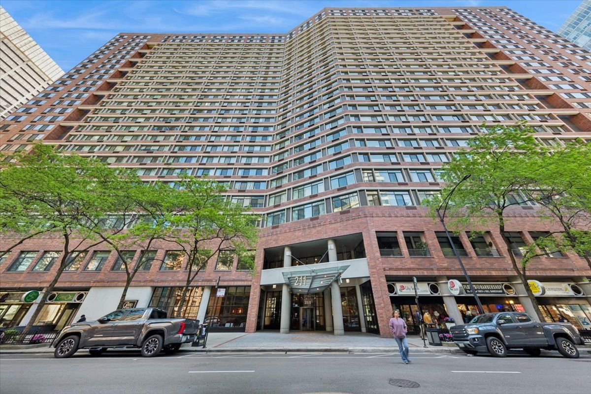 211 Ohio Street, Chicago, IL 60611