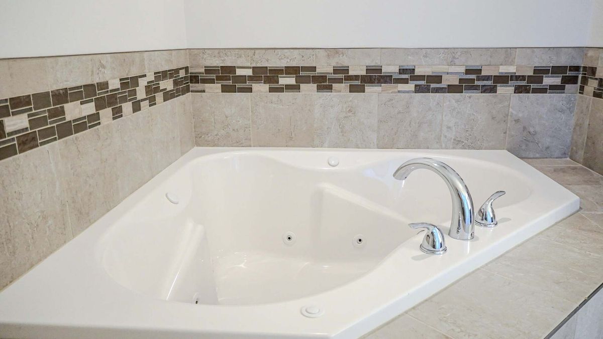 8240 DYLAN Drive, Merrillville, IN 46410
