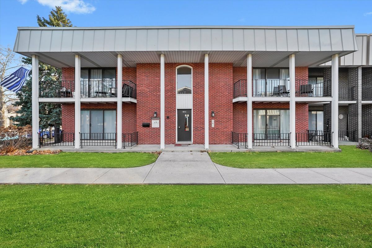 9812 Karlov Avenue, Oak Lawn, IL 60453
