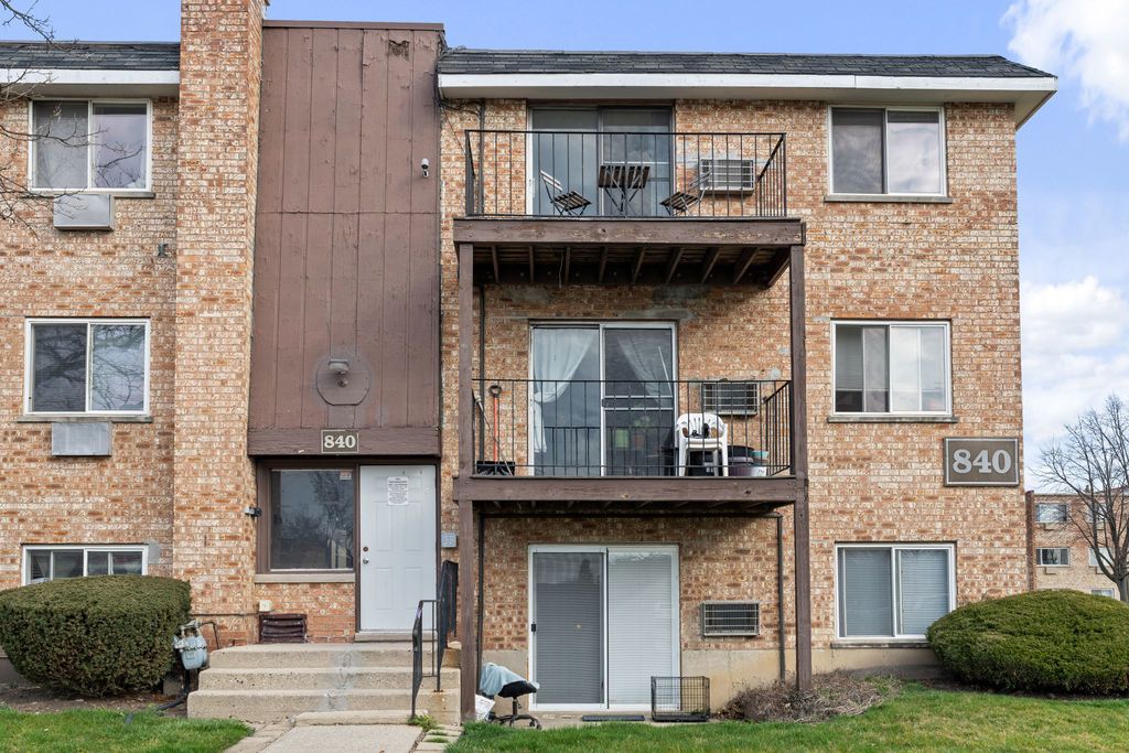 840 W College Boulevard #102 — Addison, IL 60101