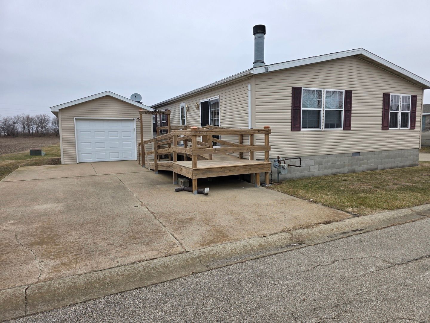 106 Champion Drive — Chenoa, IL 61726