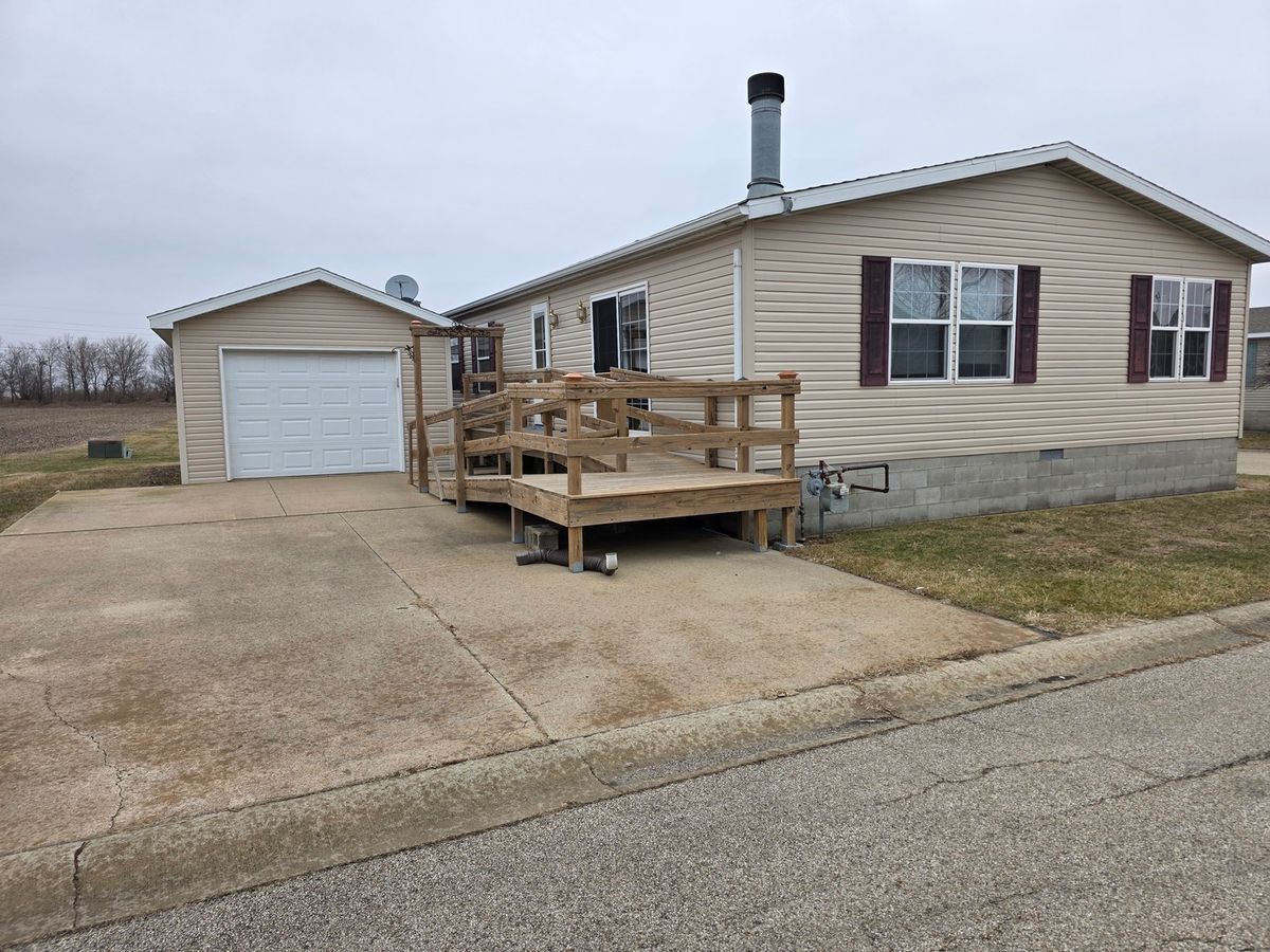 106 Champion Drive, Chenoa, IL 61726