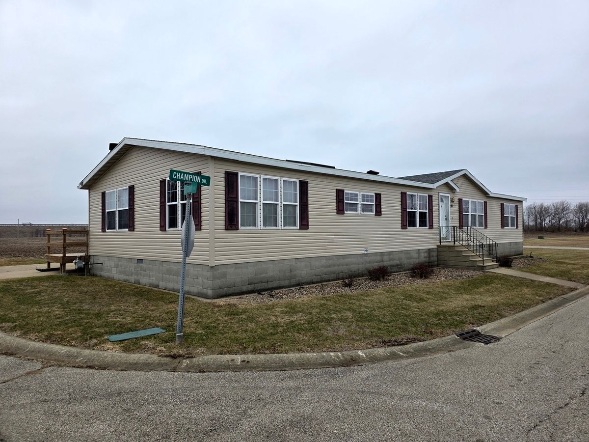 106 Champion Drive, Chenoa, IL 61726