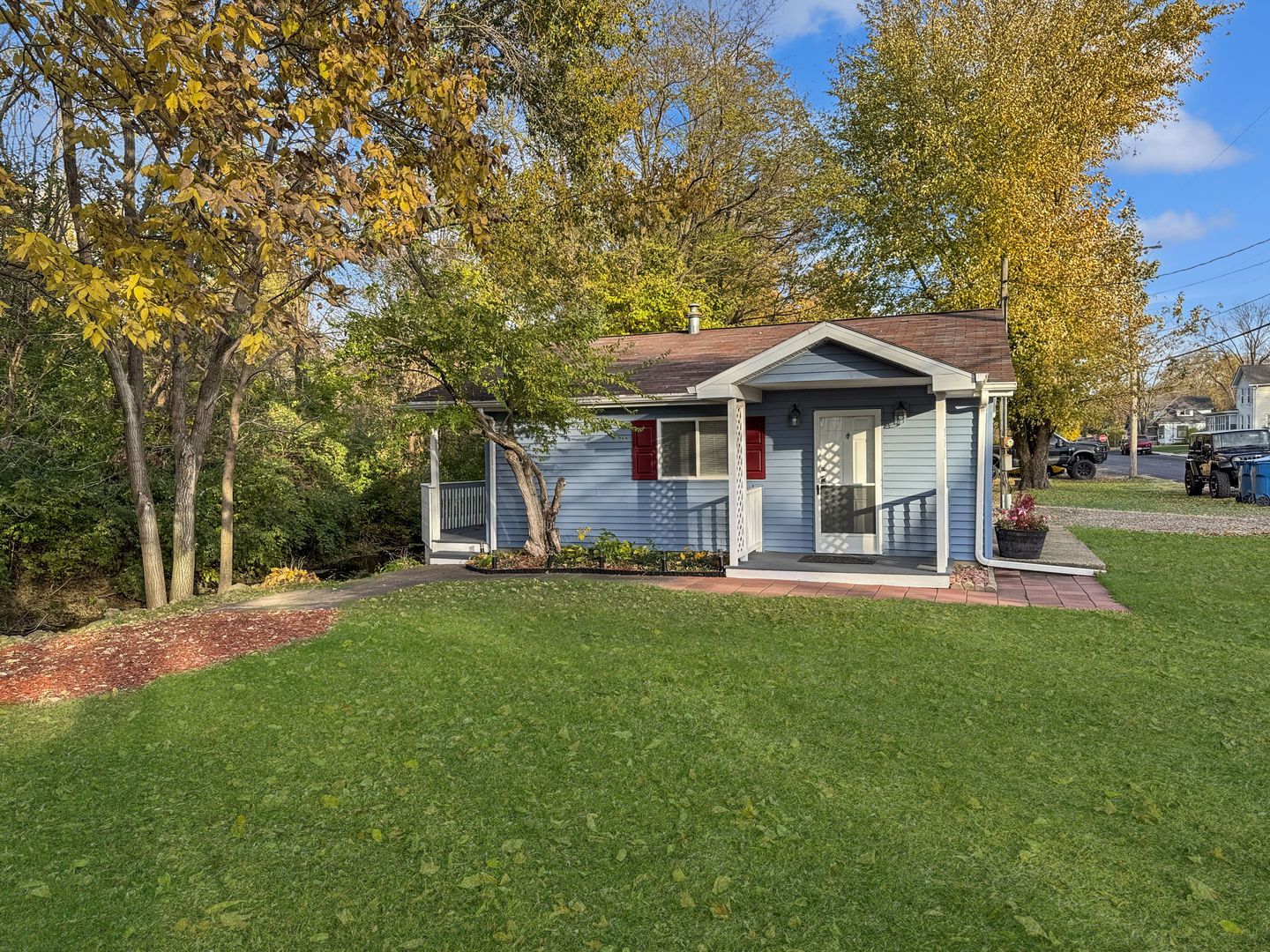 200 E Grove Street — Utica, IL 61373