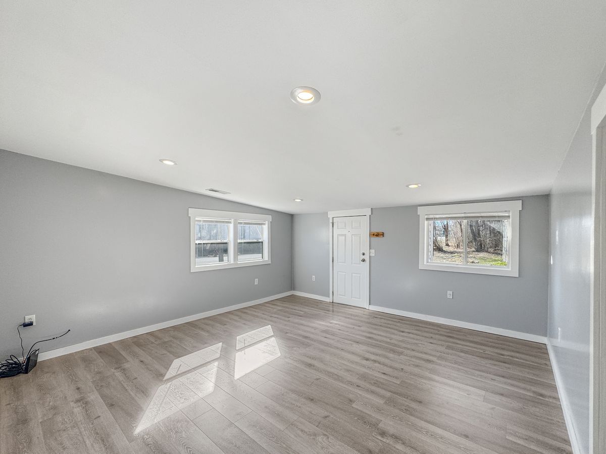 200 Grove Street, Utica, IL 61373