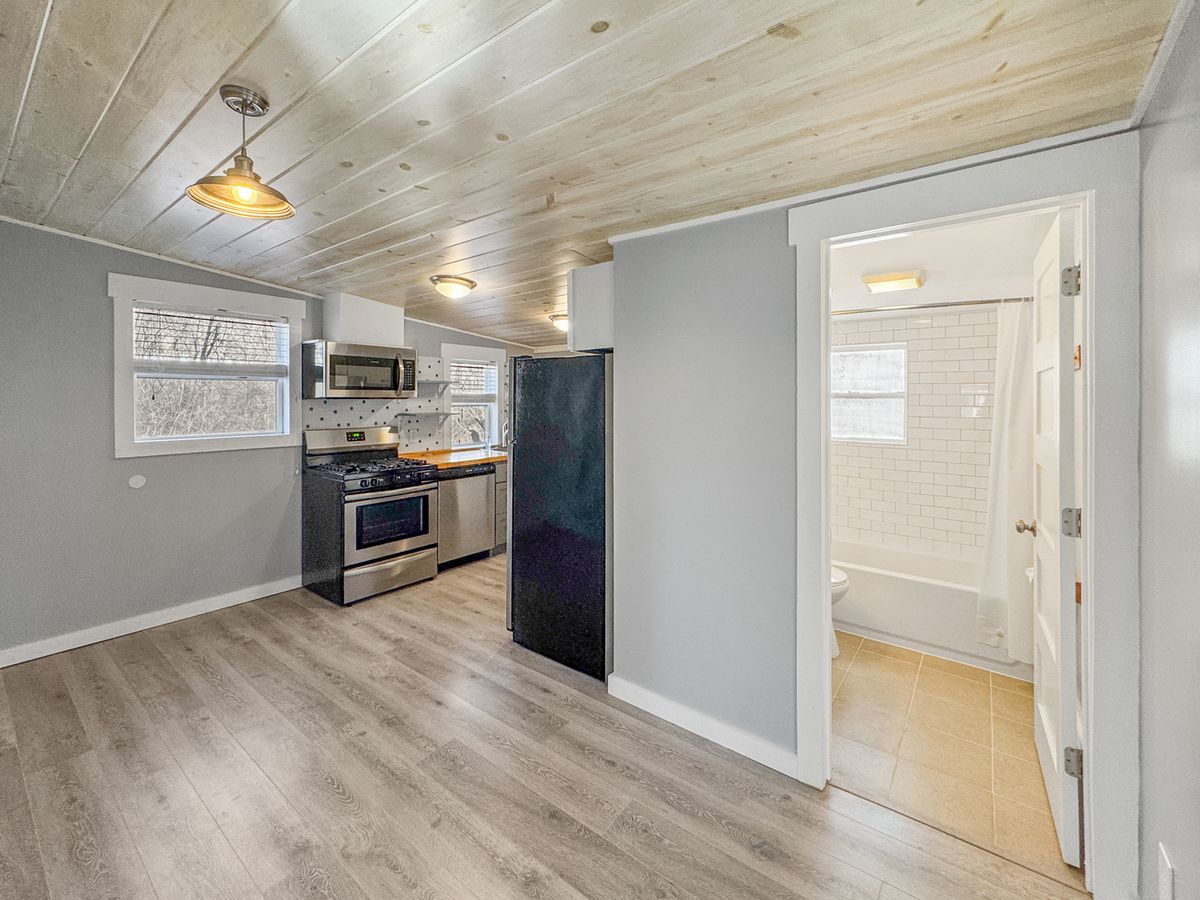 200 Grove Street, Utica, IL 61373