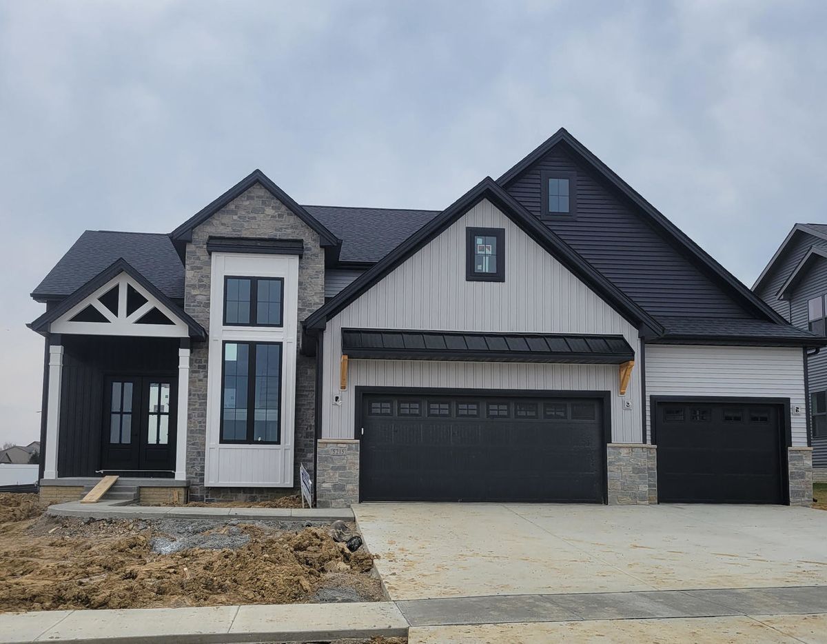 5215 Castlebar Drive, Bloomington, IL 61705