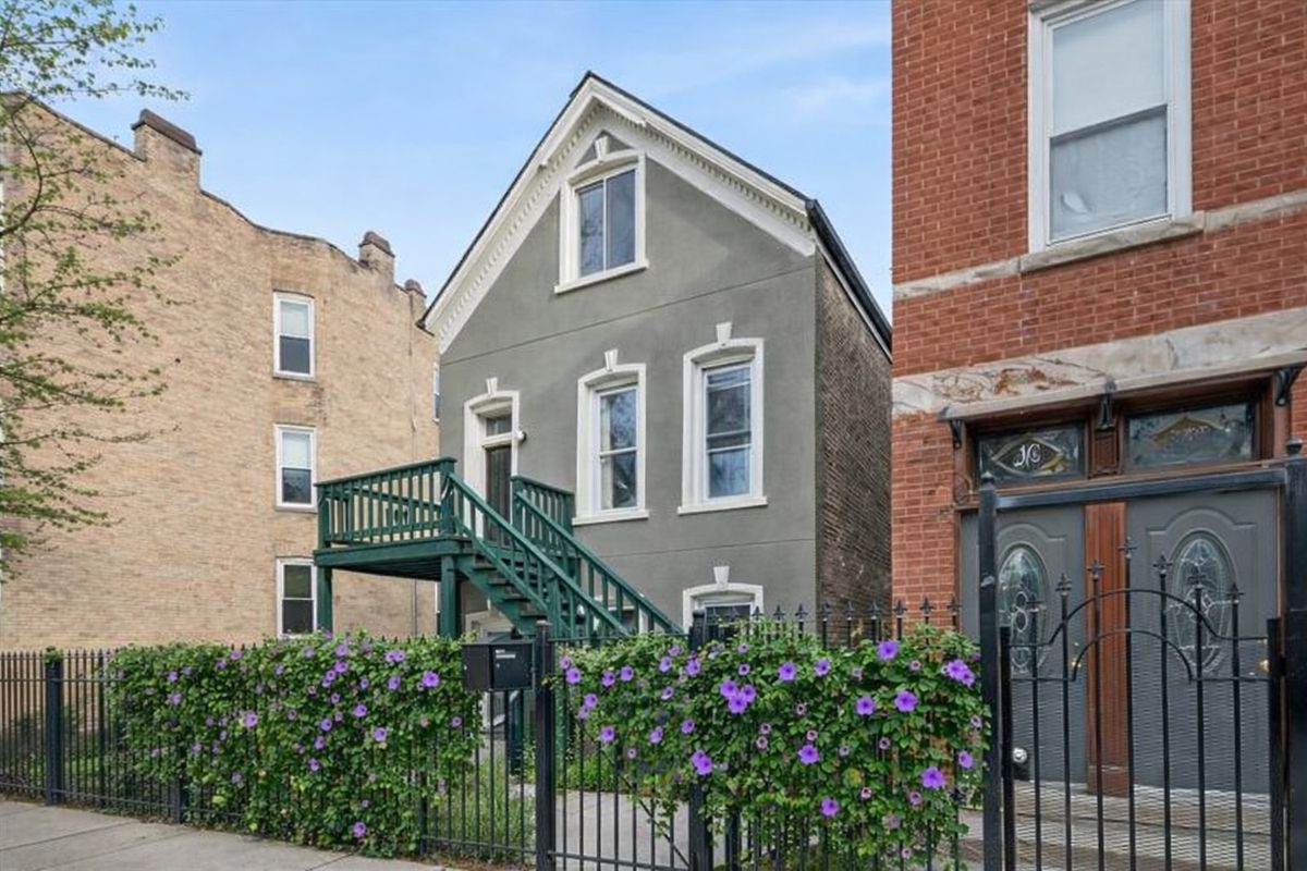 1011 MOZART Street, Chicago, IL 60622