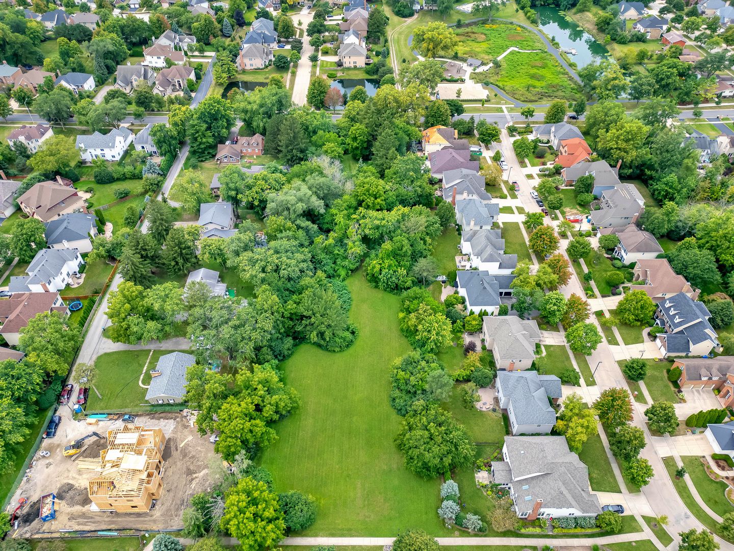 5725 S Wilmette Avenue — Westmont, IL 60559