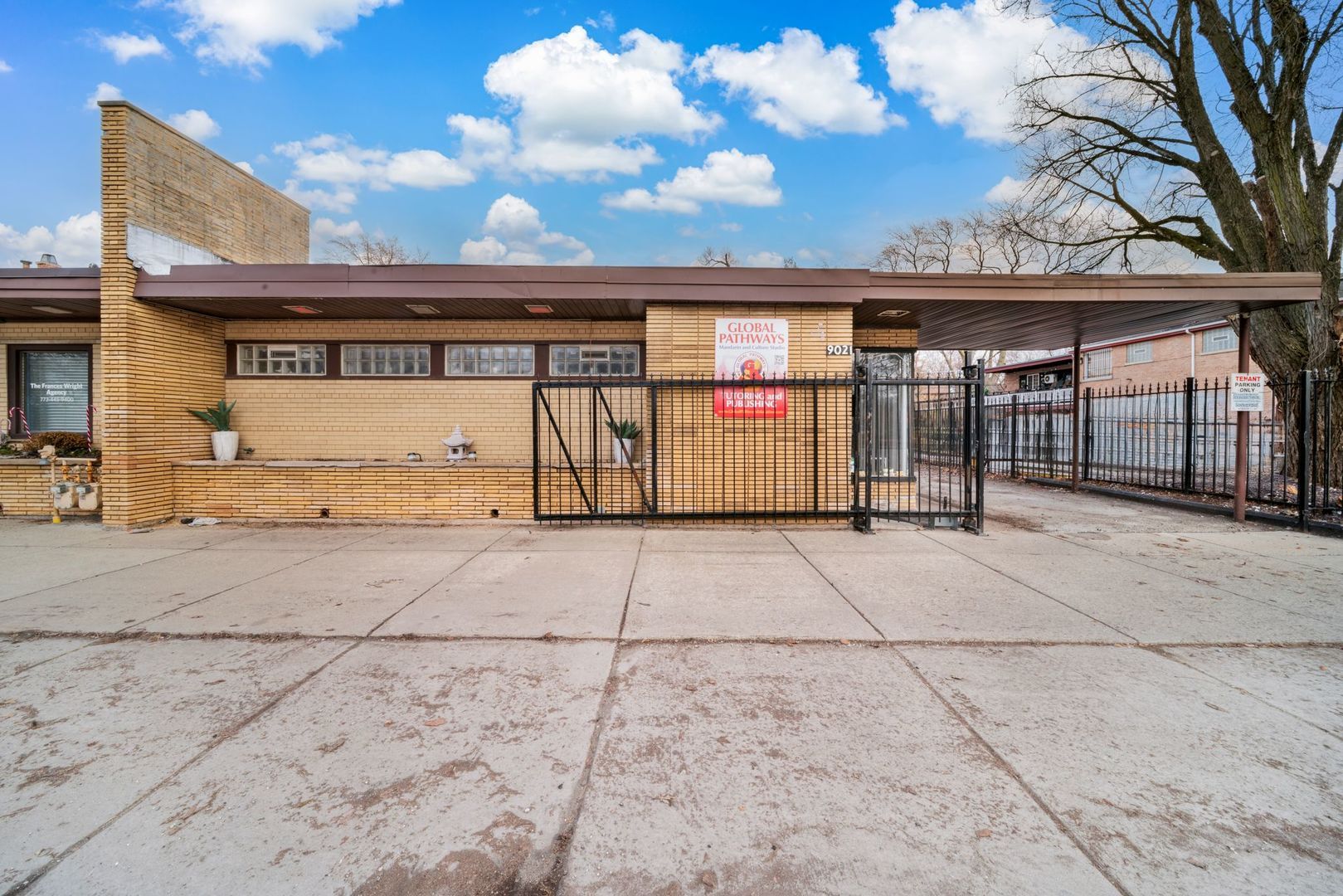 9021 S Western Avenue — Chicago, IL 60620