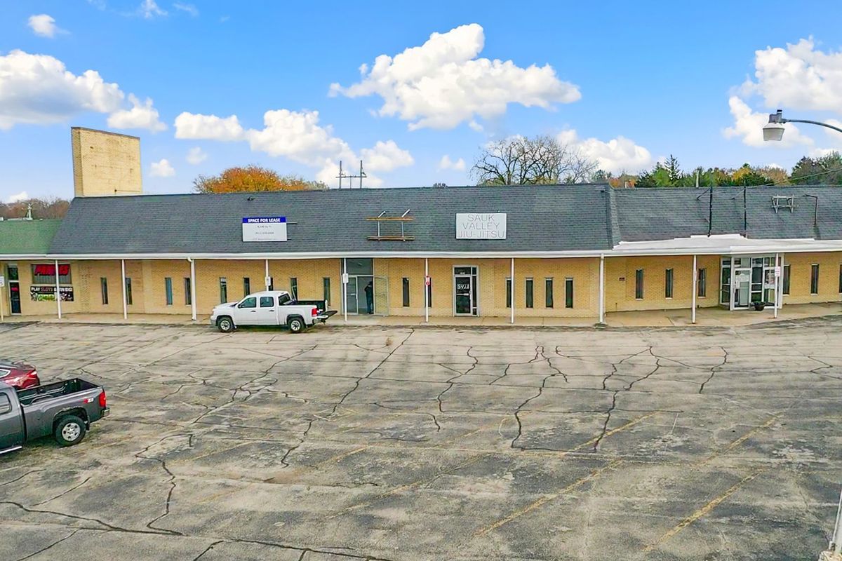 2317-2323 Lincoln Way, Sterling, IL 61081