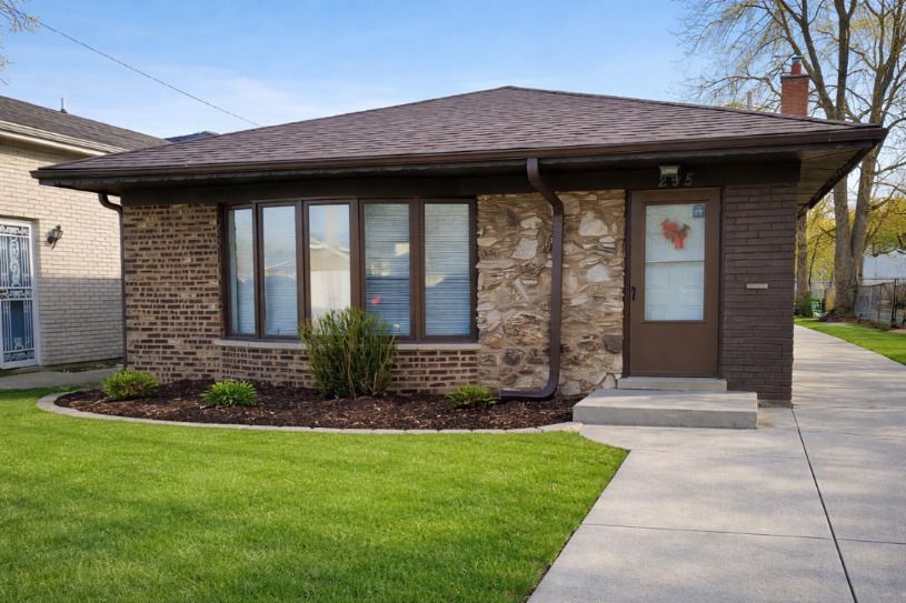 295 Saginaw Avenue — Calumet City, IL 60409