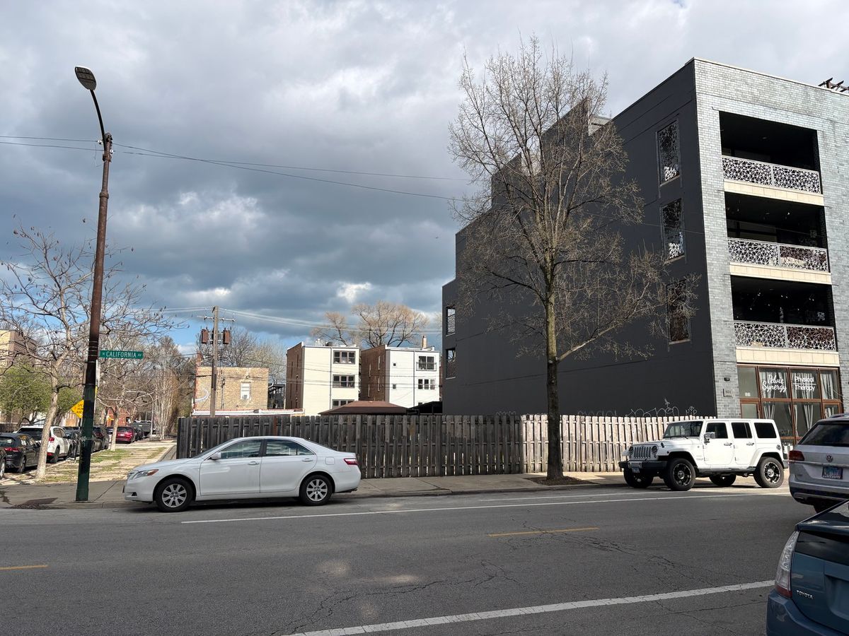 855 California Avenue, Chicago, IL 60622