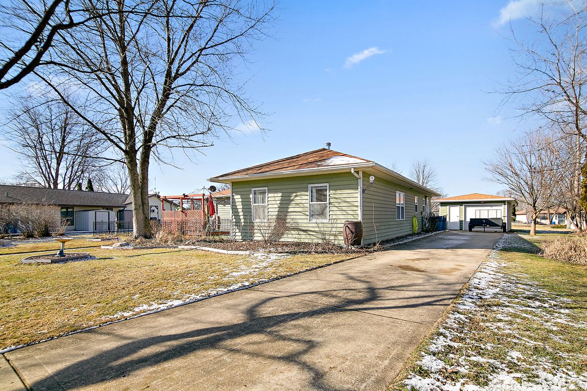 123 Crescent Lane, Cabery, IL 60919