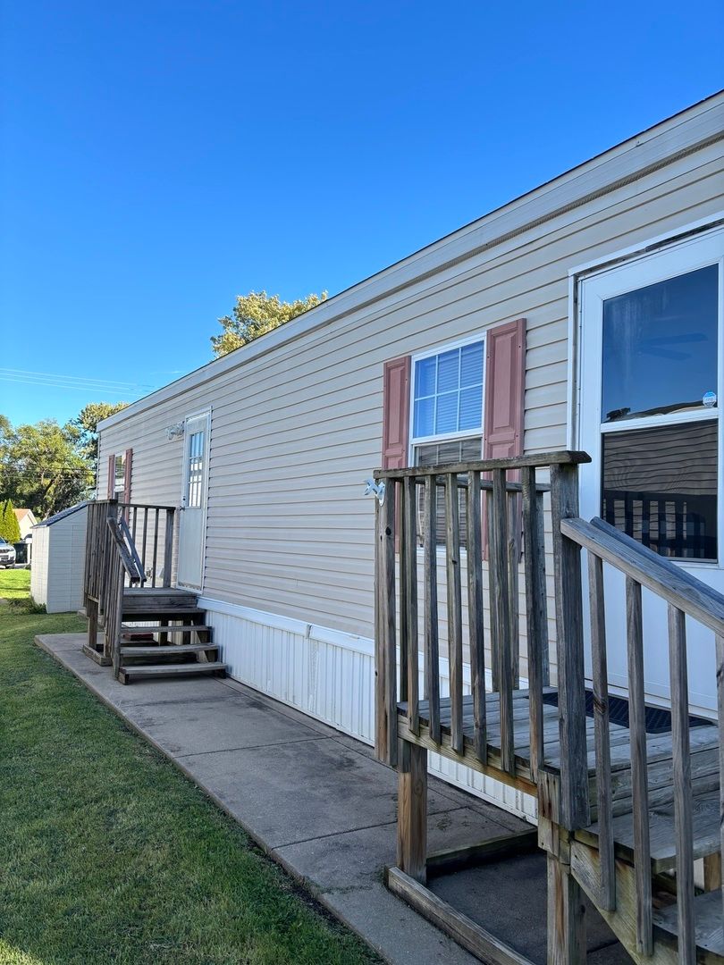 3810 1st Street, Park City, IL 60085