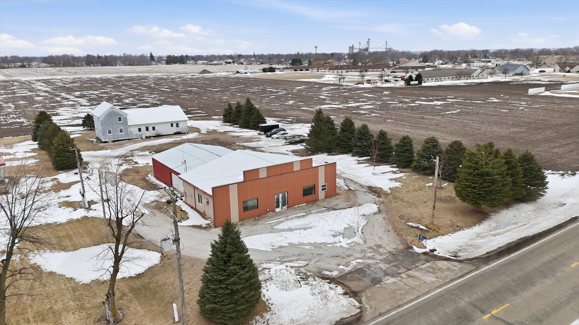 1275 E State Rt 49 Highway — Cissna Park, IL 60924