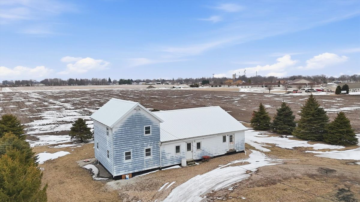 1275 E State Rt 49 Highway, Cissna Park, IL 60924
