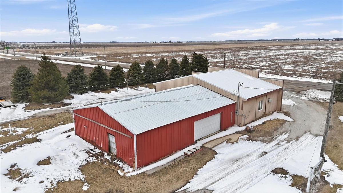 1275 E State Rt 49 Highway, Cissna Park, IL 60924
