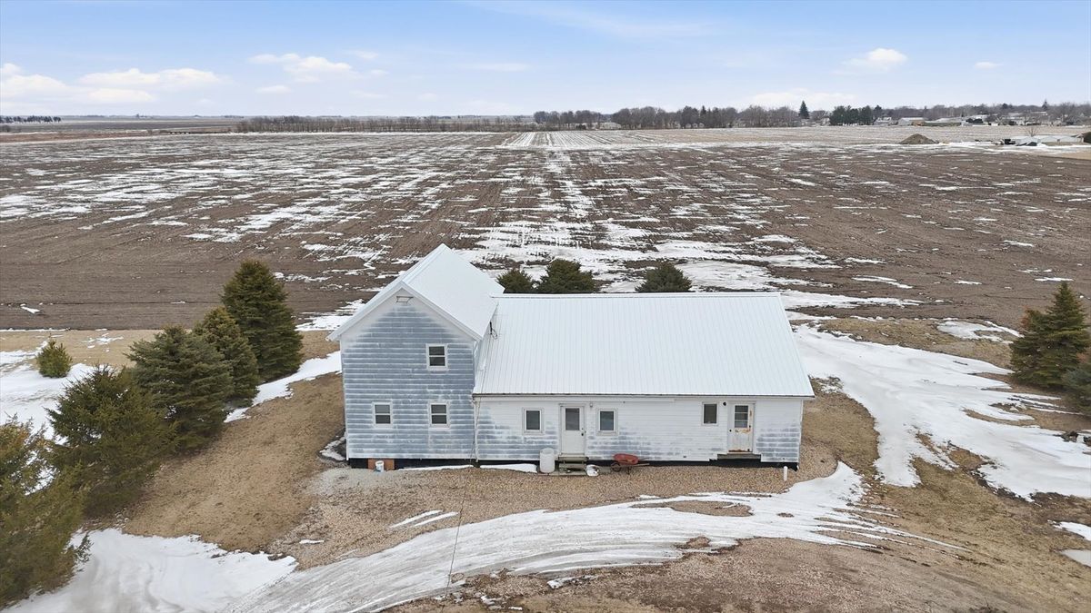 1275 E State Rt 49 Highway, Cissna Park, IL 60924