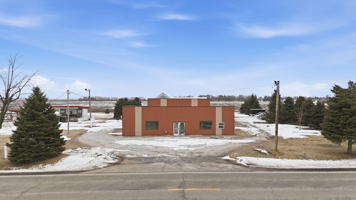 1275 E State Rt 49 Highway, Cissna Park, IL 60924