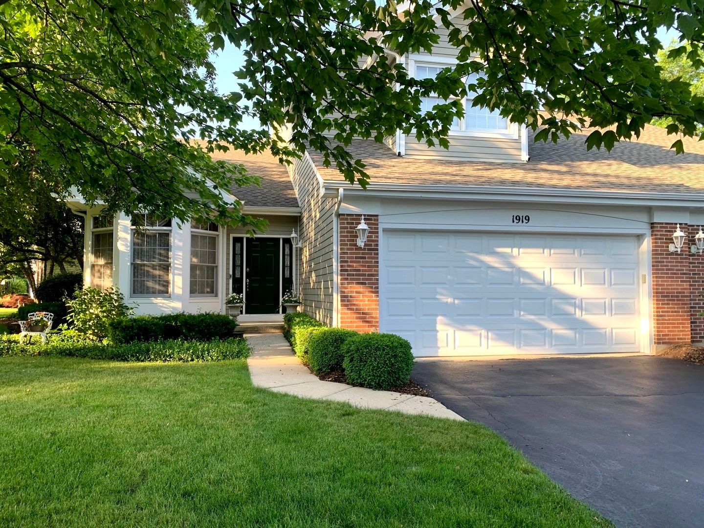 1919 Waverly Circle — St. Charles, IL 60174