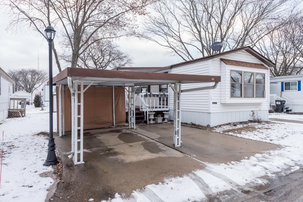 3268 Meadow Drive, Park City, IL 60085
