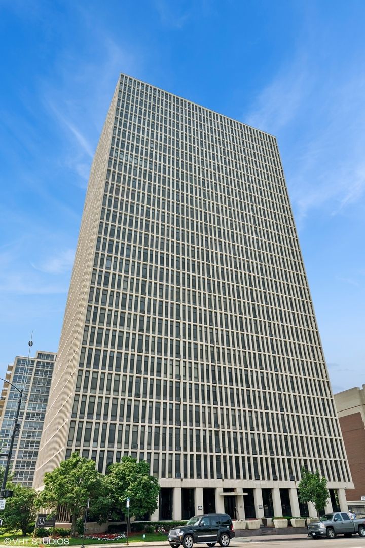 6700 South Shore Drive, Chicago, IL 60649