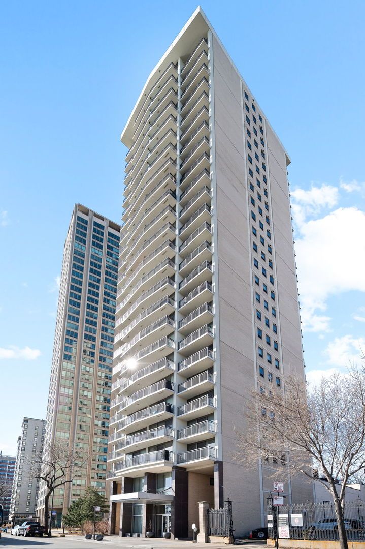 3470 N Lake Shore Drive #23A — Chicago, IL 60657