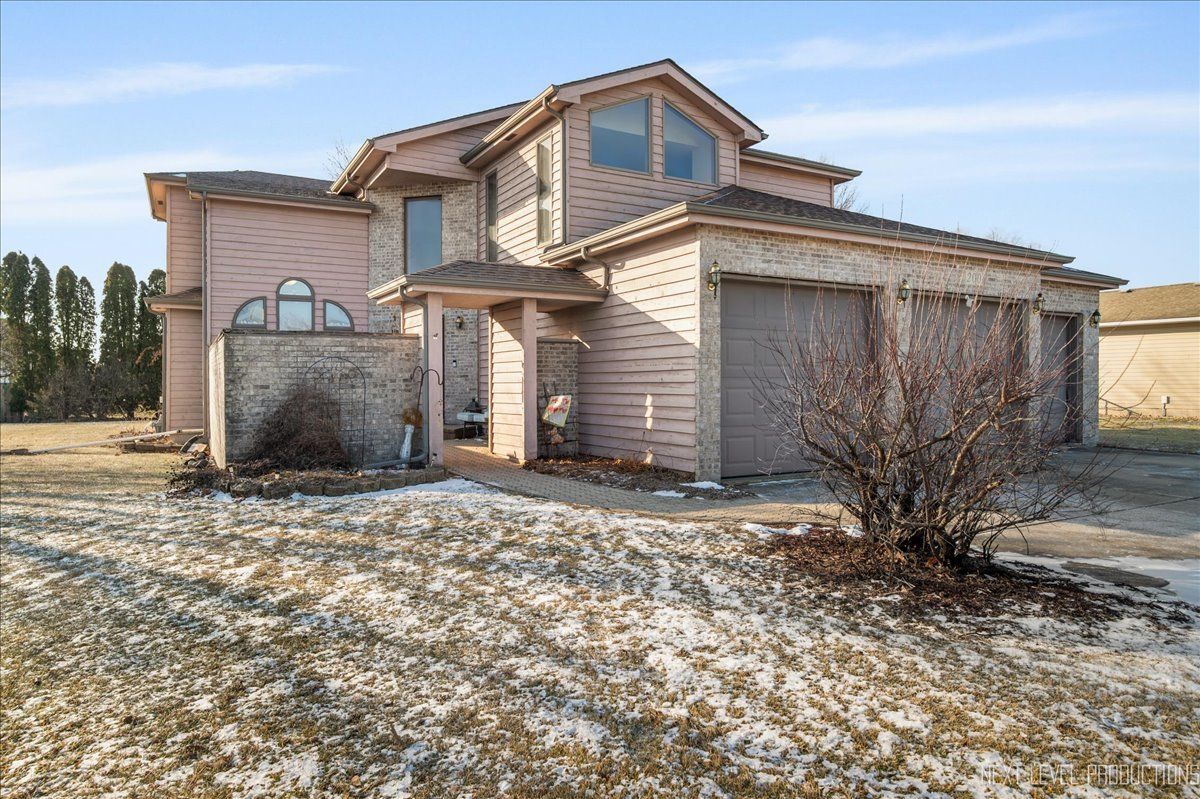 200 Webb Street — Sandwich, IL 60548
