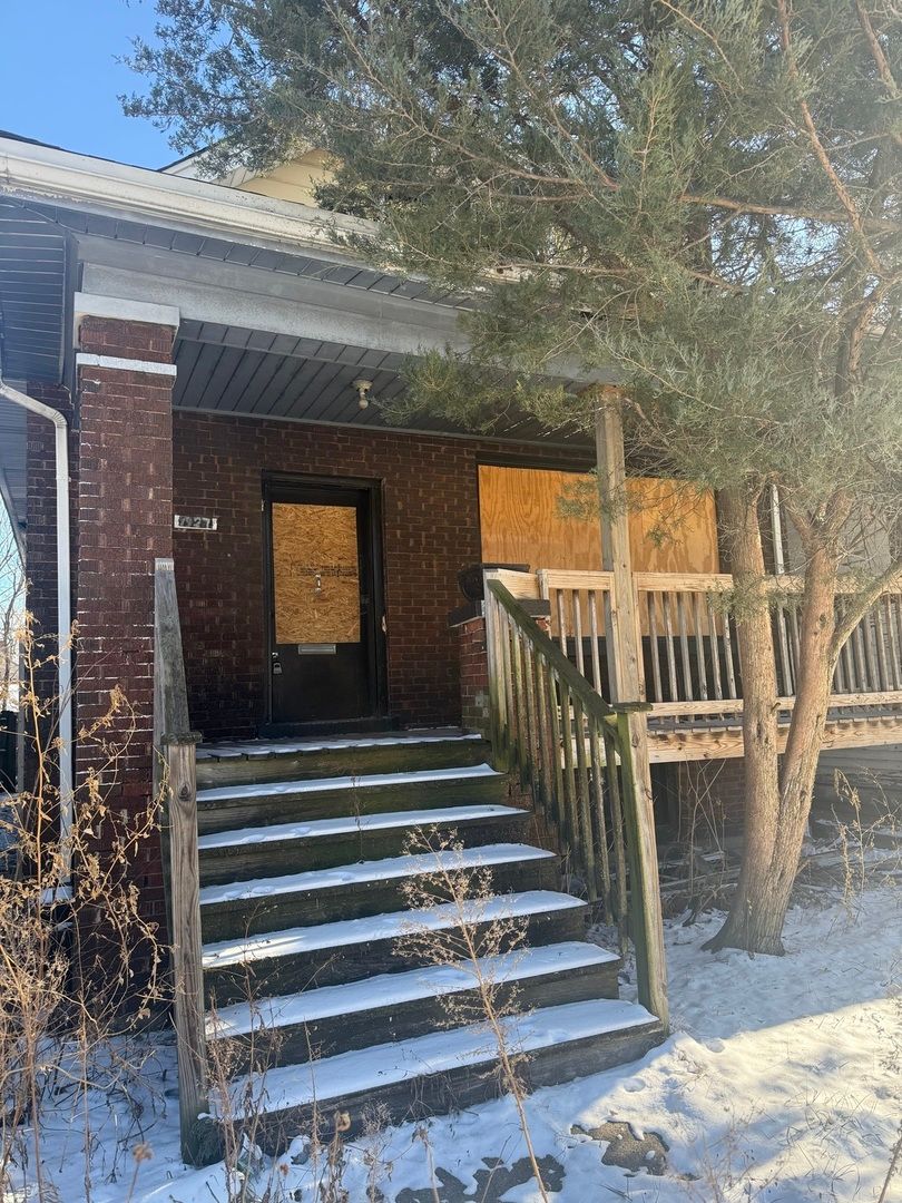 7927 S Colfax Avenue — Chicago, IL 60617