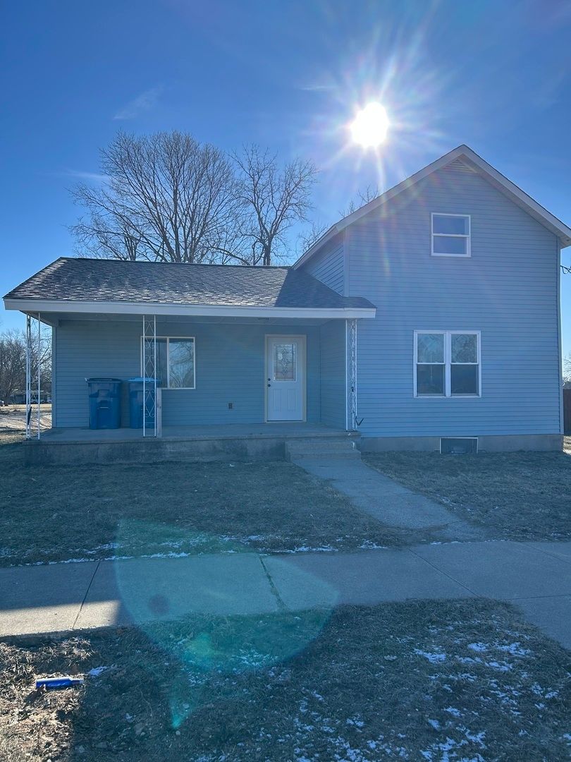 129 W Main Street — Amboy, IL 61310