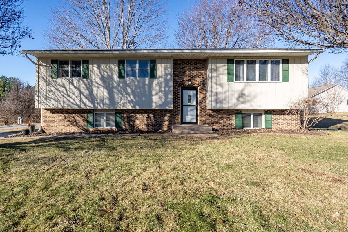 903 17th Street, Viola, IL 61486