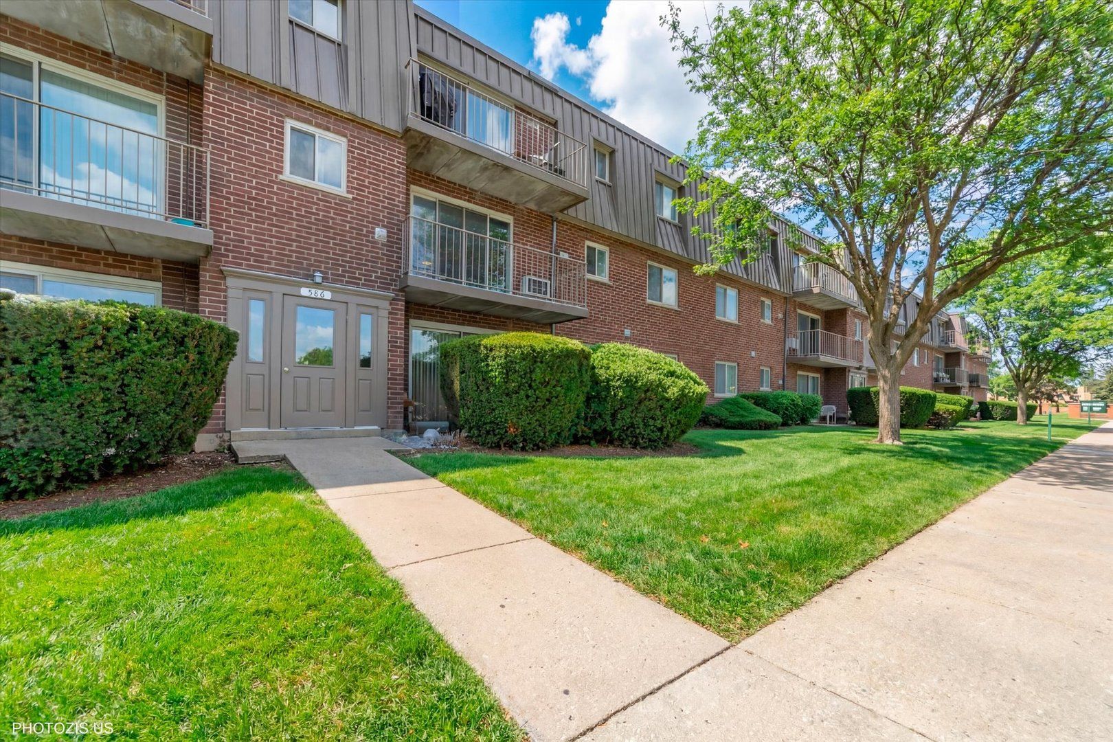586 FAIRWAY VIEW Drive #2C — Wheeling, IL 60090