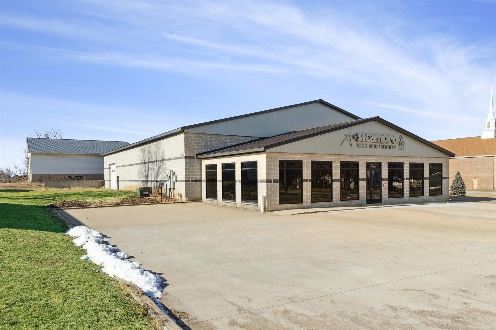 5002 N Pine Street — Davenport, IA 52806